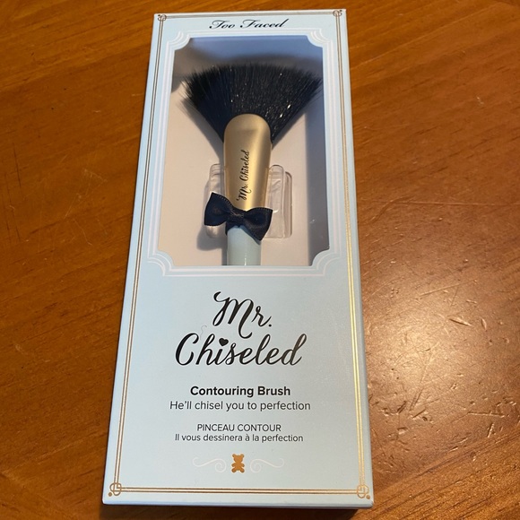 Too Faced Mr. Chiseled Contouring Brush - Picture 2 of 16